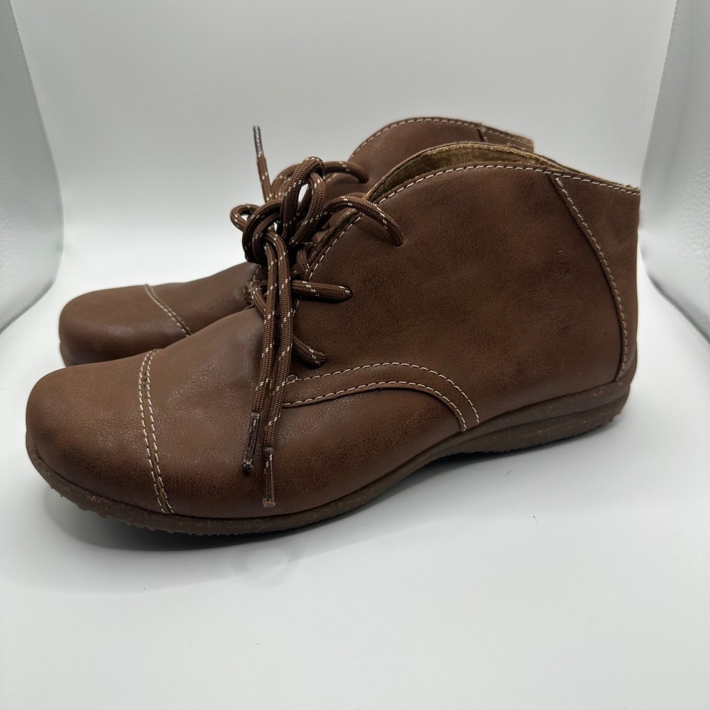 BOC born Brown Faux Leather Lace Up Ankle Boots Women's‎ Size 7.5M Chukka Style
